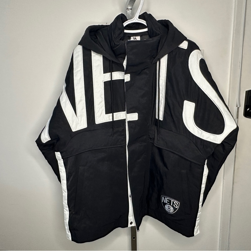 Nike Brooklyn Nets Black & White Hooded Puffer Jacket